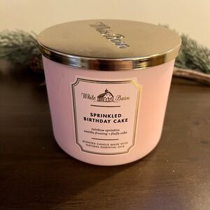 Bath and Body Works 3-wick candle - sprinkled birthday cake - never used